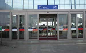 首都机场航站楼-自动门案例 - 中出网-智能出入口门户