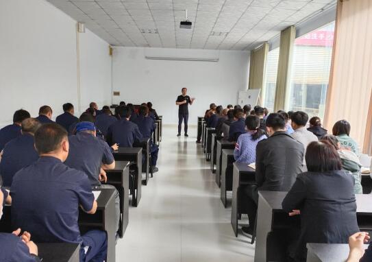 董事长兼总经理周国青先生发言