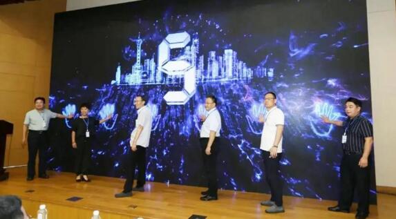  周国青先生与各位领导共同启动青年创业者联盟