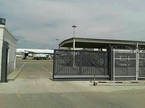 飞机场悬浮门案例 - 中出网-智能出入口门户