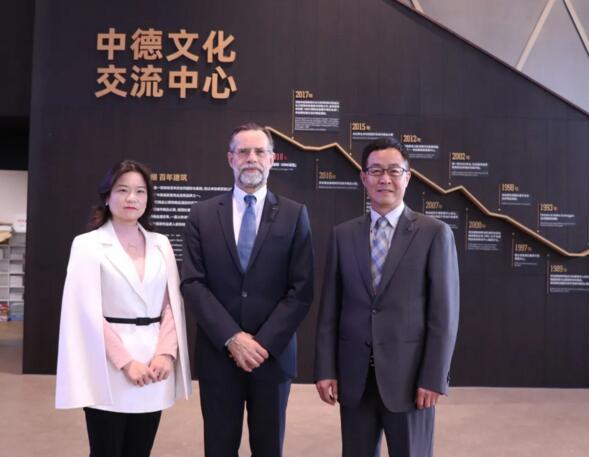 上图右一为德国霍曼东南区销售总监郭永平先生