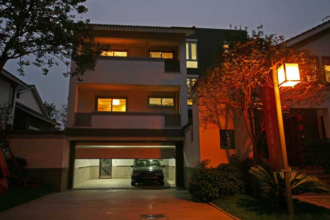 上海凯诚世华家苑车库门案例 - 中出网-智能出入口与停车充电门户