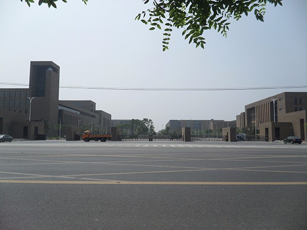 天津工业大学伸缩门工程案例 - 中出网-智能出入口门户
