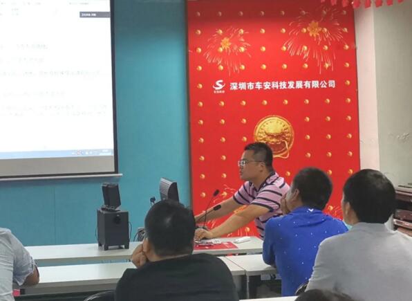 副总经理兼营销总监龙小伟