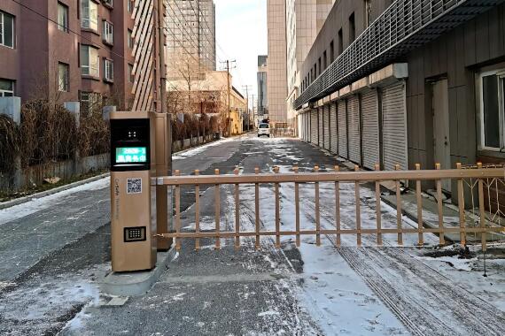 腾威车牌识别变频道闸一体机