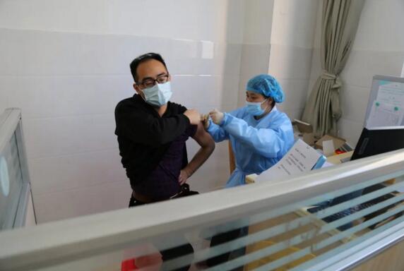江苏国强组织首批员工接种新冠疫苗