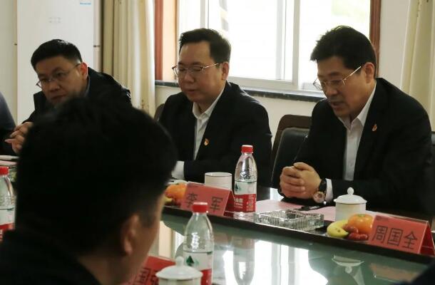 图片中天钢铁集团执行董事、副总裁、党委副书记、工会主席李军致辞