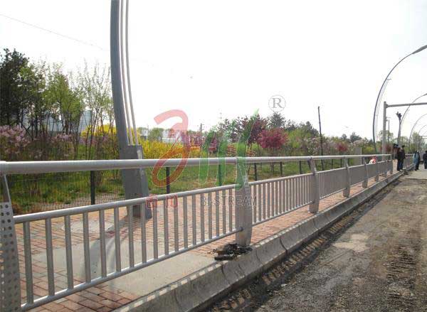 热镀锌静电喷涂边缘护栏