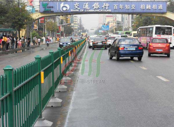 热镀锌静电喷涂防跨护栏