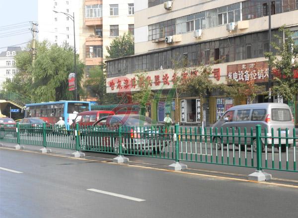 哈尔滨绿色防跨型道路护栏工程 - 中出网-智能出入口门户