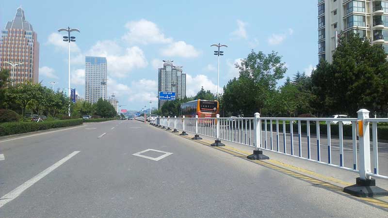 静电喷涂钢护栏