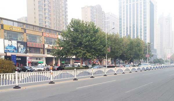 秦皇岛5万5千米护栏案例 - 中出网-智能出入口与停车充电门户