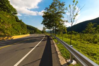 山东省潍坊206国道镀锌钢护栏案例