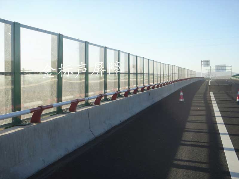 赤茅高速桥梁段全透明声屏障护栏案例 - 中出网-智能出入口门户