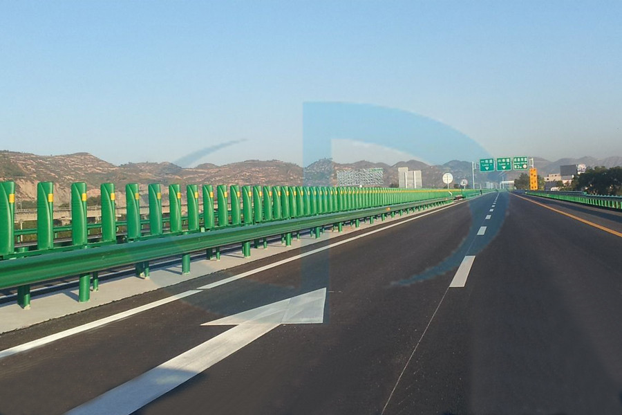 哈尔滨伊绥高速JA4护栏案例 - 中出网-智能出入口门户
