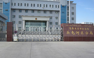 乌鲁木齐市头屯河区分局伸缩门工程案例