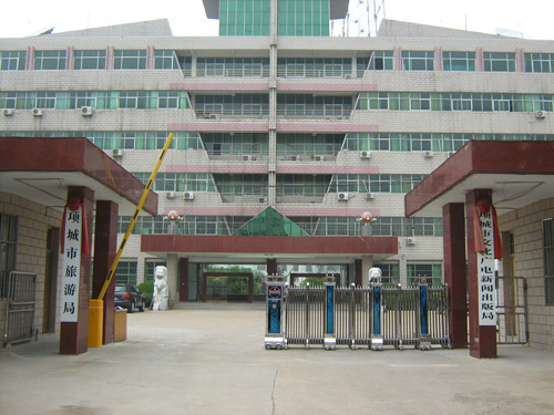 项城市旅游局伸缩门工程案例 - 中出网-智能出入口门户