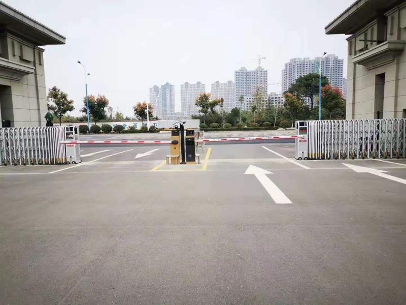 车牌识别一体机相关施工案例 - 中出网-智能出入口与停车充电门户