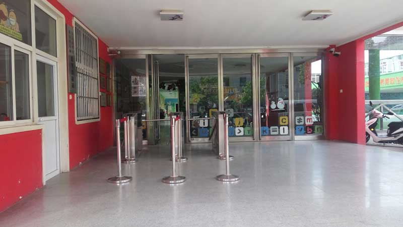 航星幼儿园通道闸安装 - 中出网-智能出入口门户