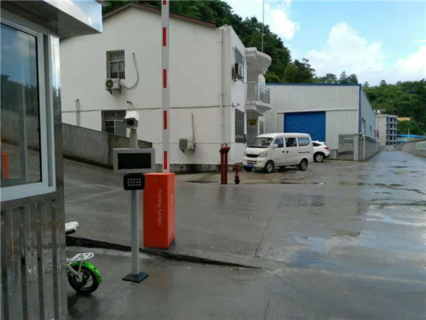 长阳津洋口小区道闸案例