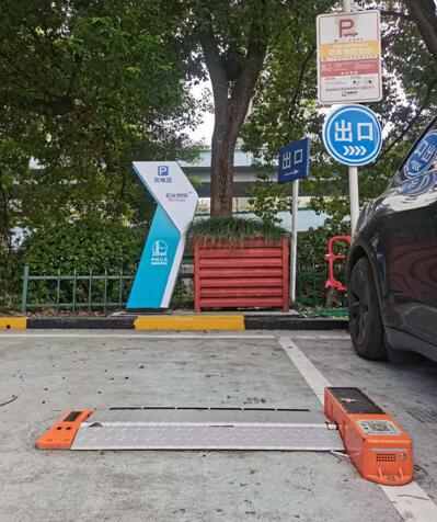 平板锁解决燃油车占位方案