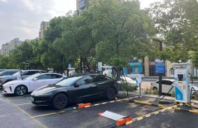 中国石化杭州华丰路充电站（加油站内）