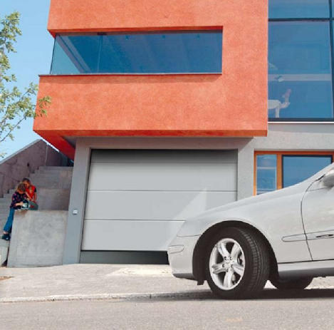 分节提升式车库门