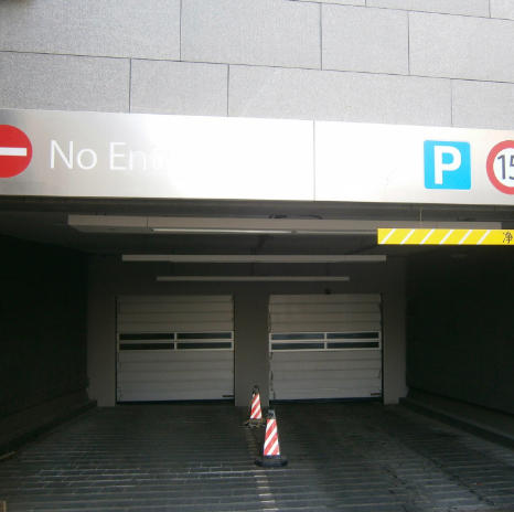 地下室自动车库门