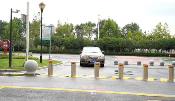 实现“人车分流”，维护道路交通安全