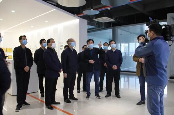江西省省委常委、副省长吴晓军一行莅临百胜智能调研指导
