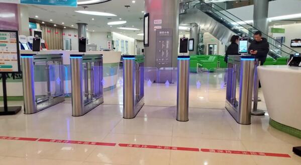 百胜提供的通道摆闸及健康码人脸测温识别一体机解决方案