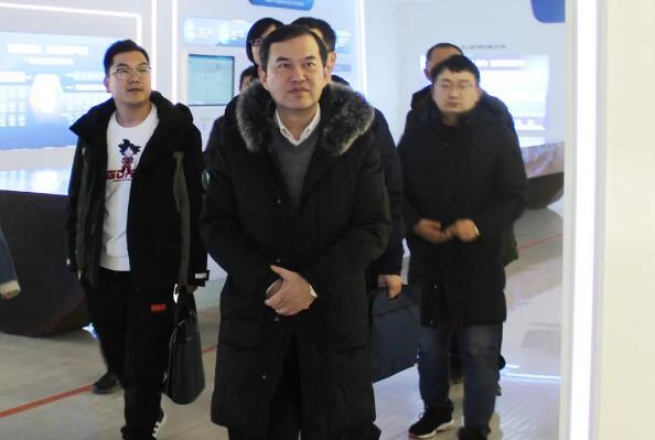 南昌市科技局副局长黄端伟等领导一行莅临百胜智能视察指导