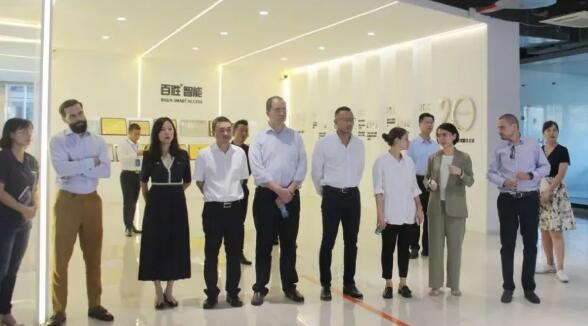 百胜智能副董事长龚卫宁对拉美国家嘉宾及陪同领导的到来表示热烈欢迎和衷心感谢