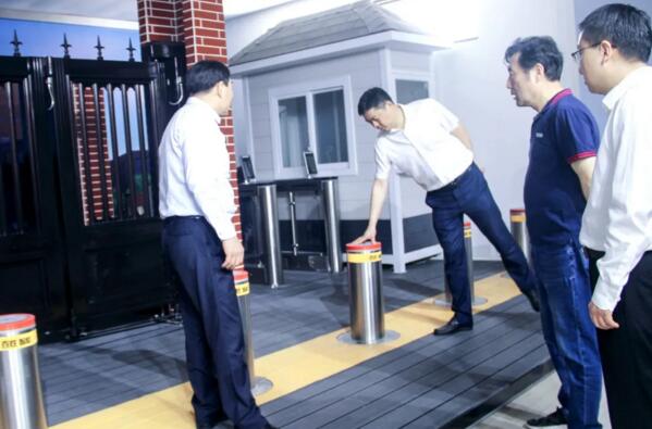 县委书记熊运浪及领导班子了解百胜“平安校园”解决方案应用情况