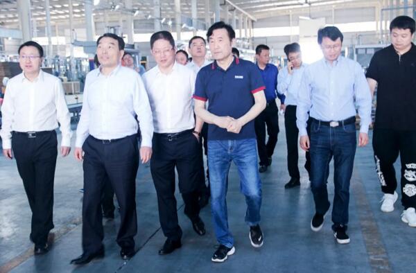 南昌县委书记熊运浪高度肯定了百胜智能所取得的经营成绩和未来的发展规划