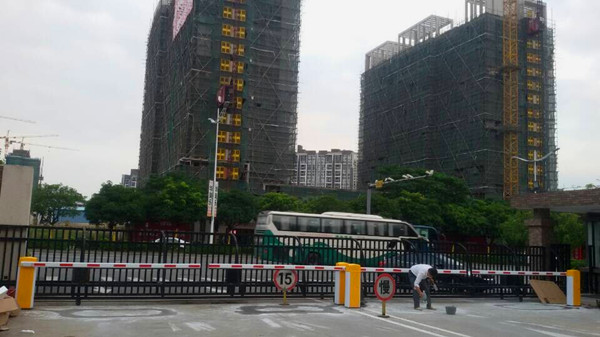 东莞某美资企业道闸案例 - 中出网-智能出入口与停车充电门户