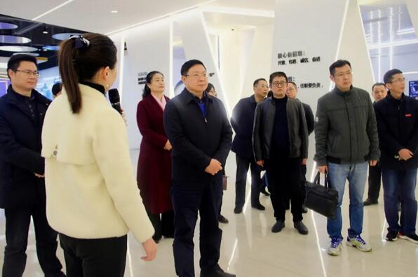 南昌航空大学党委书记罗嗣海领导一行莅临百胜智能视察指导