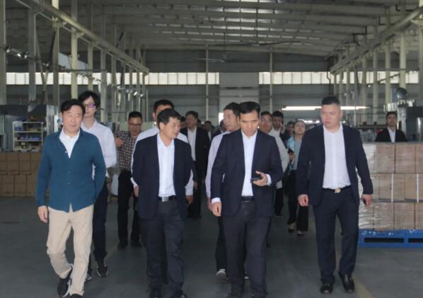 江西省委、省青年企业家协会嘉宾一行实地考察百胜小蓝制造基地生产车间