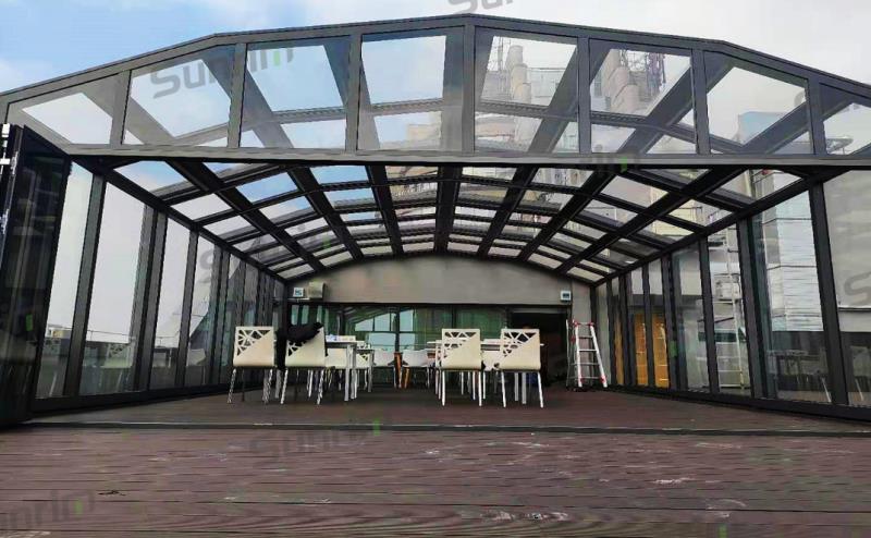 集团总部大楼屋顶户外餐厅移动阳光房