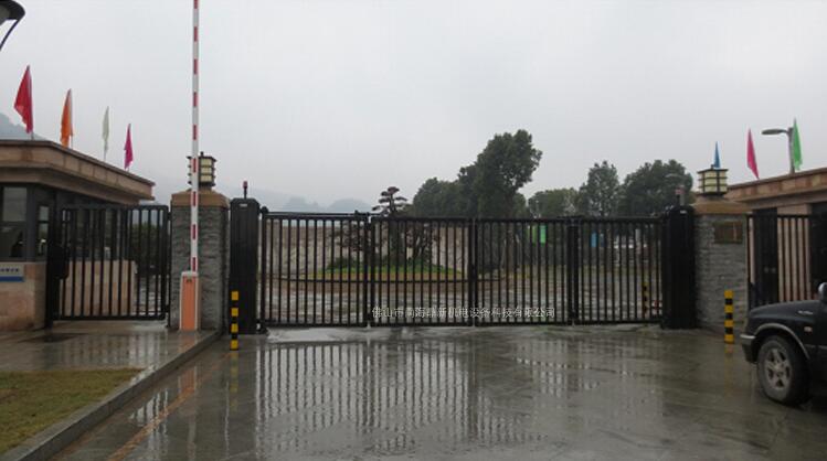 南北德信悬浮门安装在台州城市水利局大门口