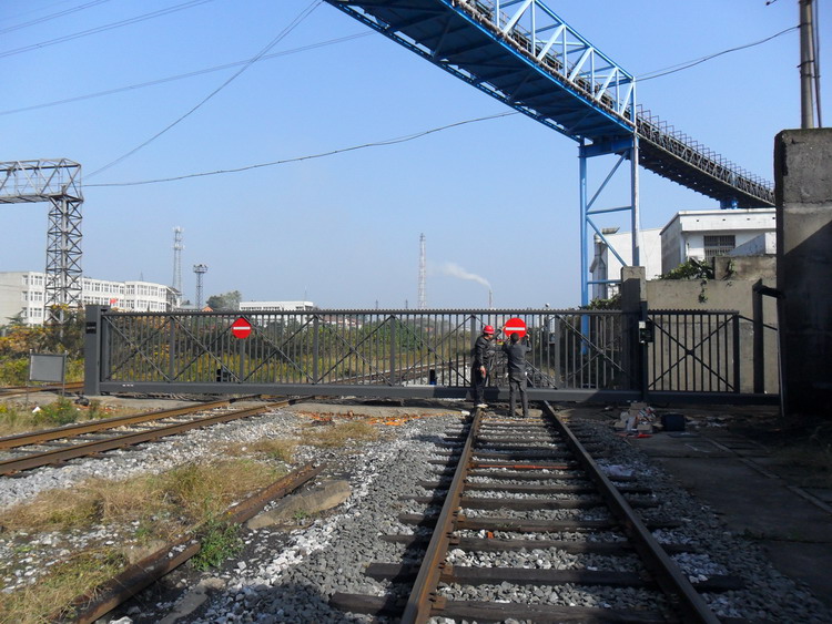 南北德信悬浮门在中国石化岳阳分公司的工程验收