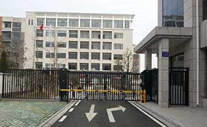 荆州太普石化智能无轨悬浮门工程案例 - 中出网-智能出入口与停车充电门户