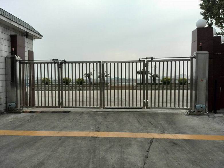 广东揭阳市东泰乳业智能无轨悬浮门工程案例 - 中出网-智能出入口门户