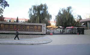 河北昌黎汇文第一中学智能无轨悬浮门工程案例 - 中出网-智能出入口与停车充电门户