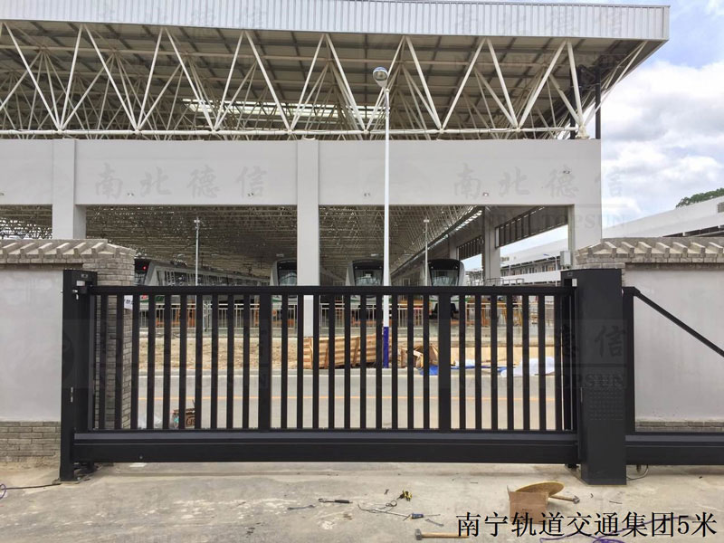 南宁轨道交通集团5米（1）智能安全伸缩平移门工程案例 - 中出网-智能出入口与停车充电门户