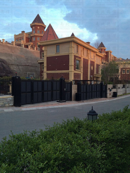 吉林市私人别墅2智能安全伸缩平移门工程案例 - 中出网-智能出入口与停车充电门户