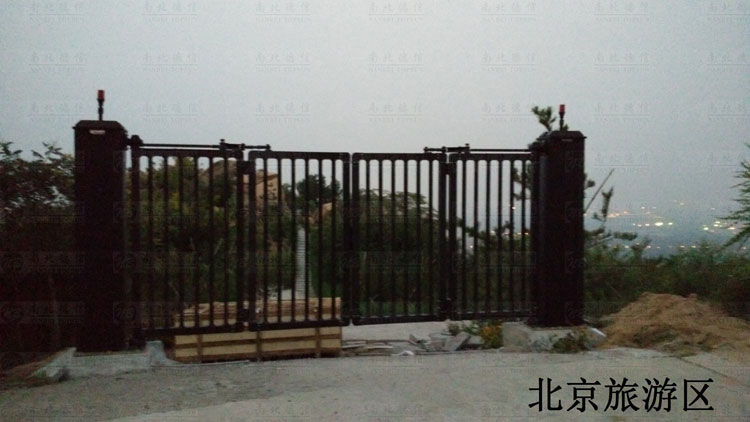 北京旅游区智能悬折门案例 - 中出网-智能出入口门户