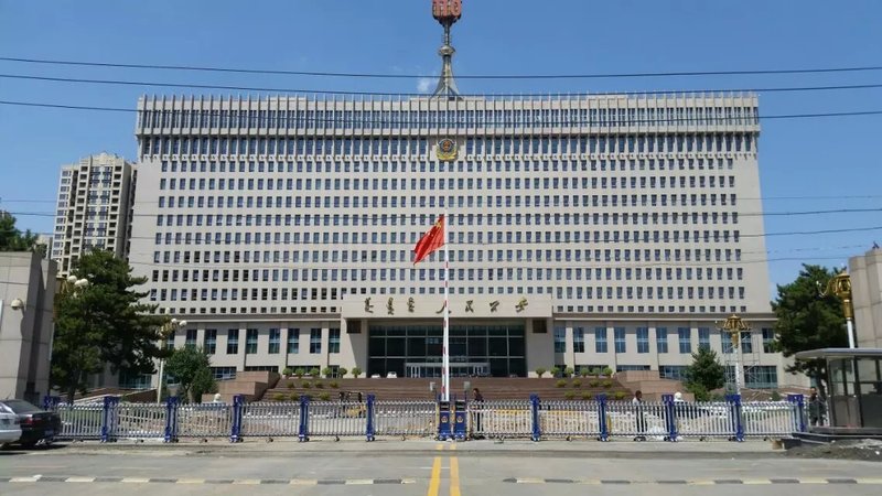 呼和浩特市公安局30米对开电动伸缩门案例 - 中出网-智能出入口门户