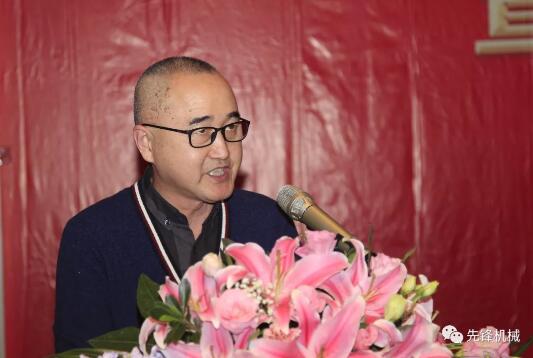 公司总经理陈波做工作总结