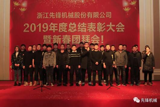 颁奖仪式结束后是来自六分厂的大合唱《精忠报国》